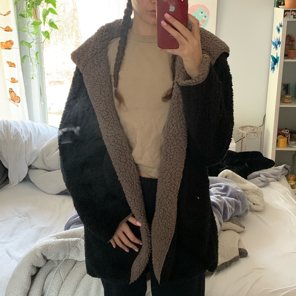 URBAN OUTFITTERS REVERSIBLE HOODED TEDDY COAT